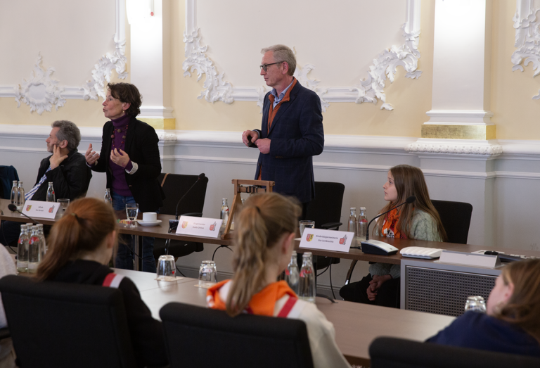 Ontvangst Brasschaatse kindergemeenteraad door burgemeester Guido Orthen van Bad Neuenahr-Ahrweiler